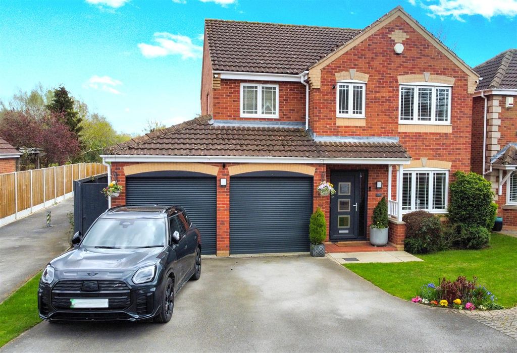 Property photo 1 of 28 Elevated Front Aspect 821