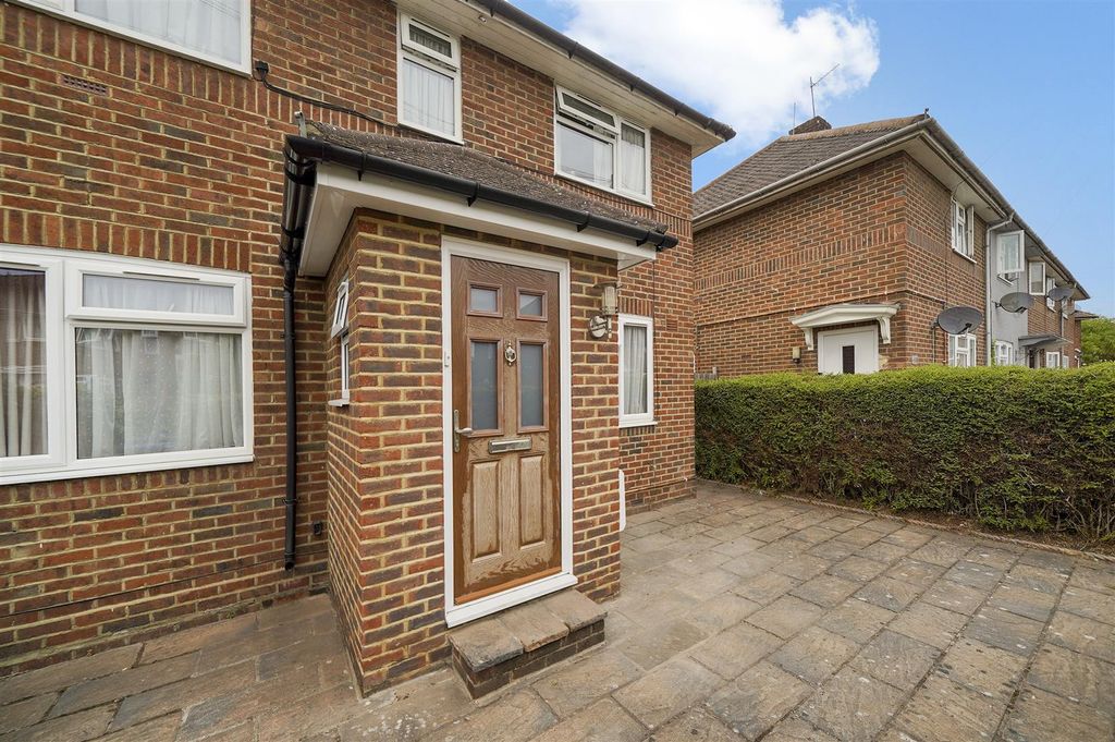 Property photo 1 of 14 14 Marian Way - Yafriqi3Etjhiw04Dale.Jpg