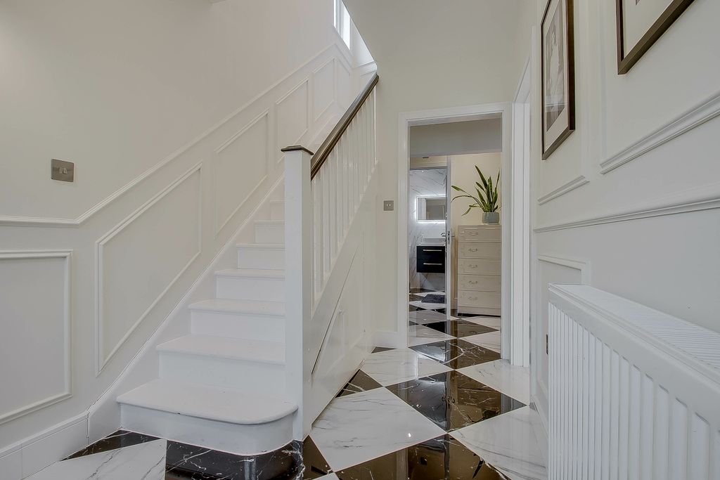 Property photo 3 of 21 4978507