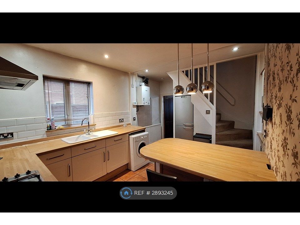Property photo 2 of 22 Kitchen, Dishwasher, Fridge Freezer &amp; Wash Mach