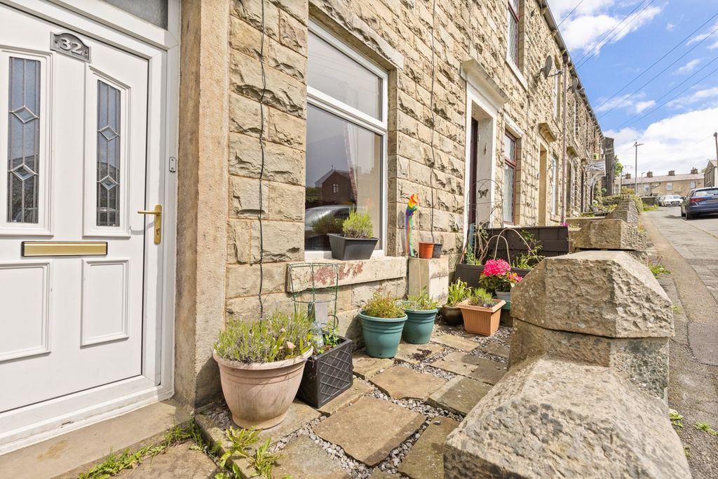 Property photo 2 of 36