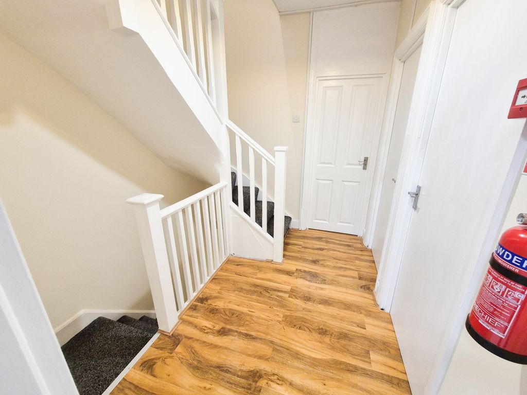 Property photo 3 of 7 Photo 2