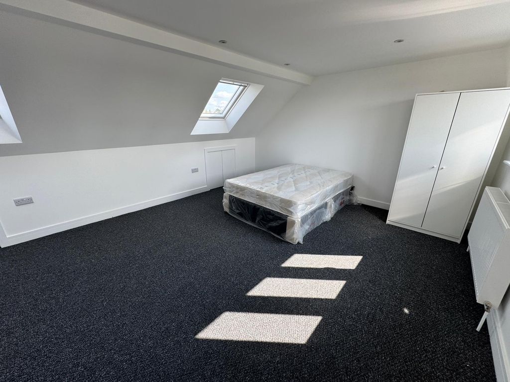 Property photo 1 of 5 Room