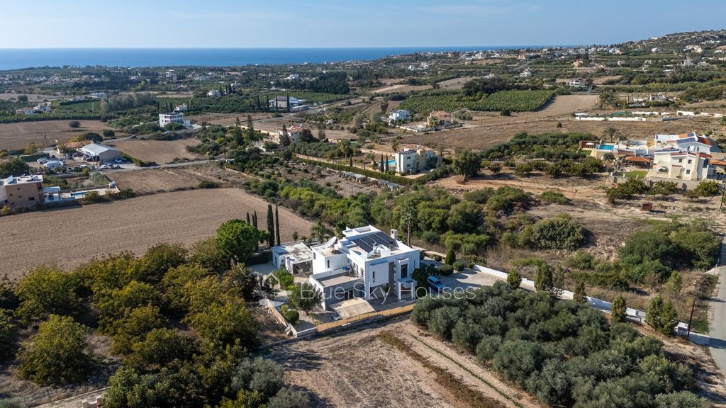 Property photo 1 of 28