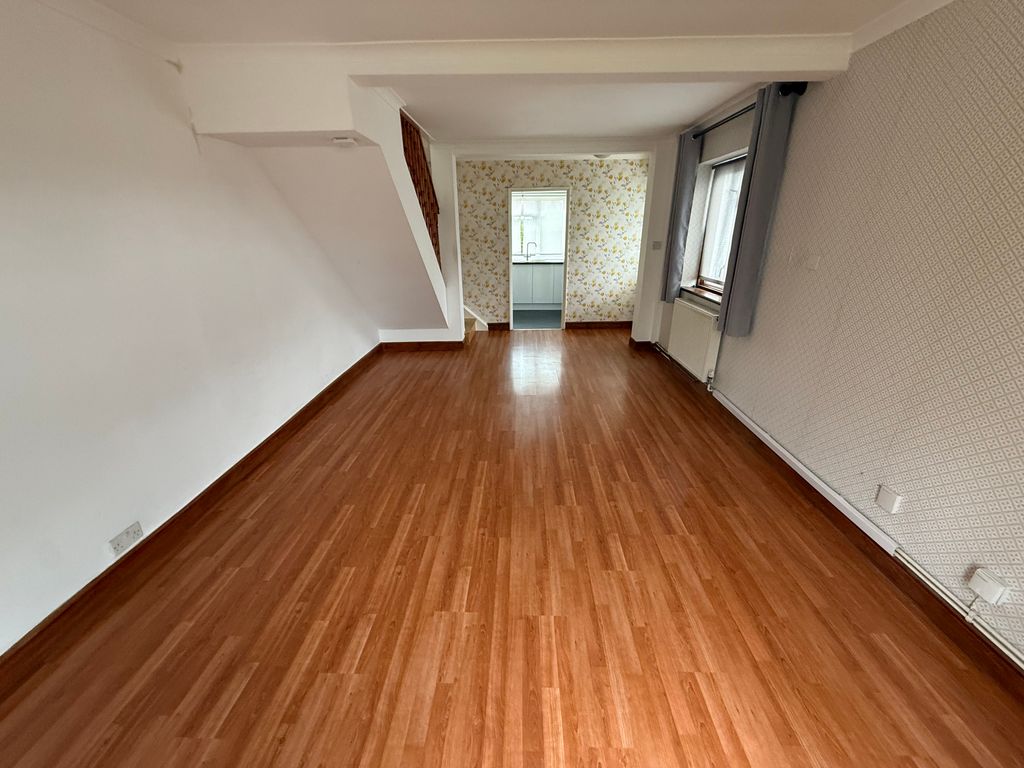 Property photo 3 of 12 Through Reception