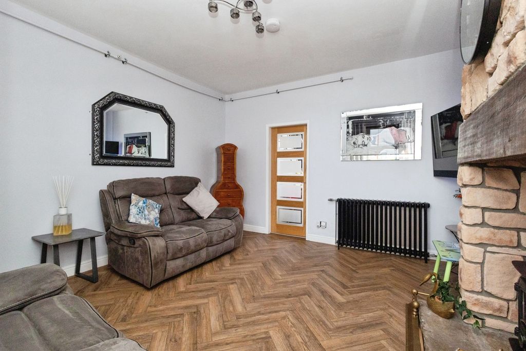 Property photo 2 of 21 Pbox-Img.Jpg