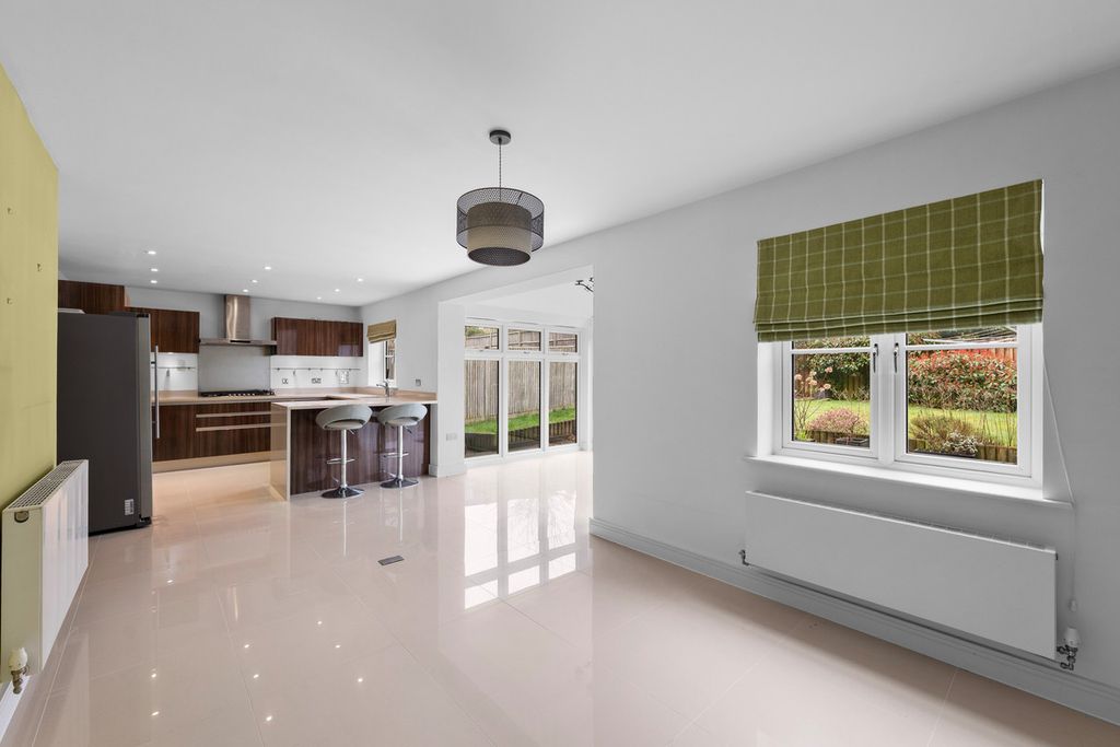 Property photo 2 of 25