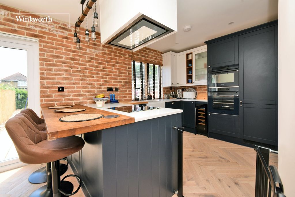 Property photo 2 of 17 Picture No. 28