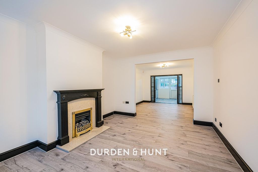 Property photo 3 of 21 Eyhurst-13.Jpg