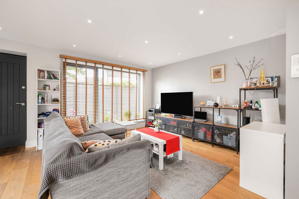 Property photo 3 of 27