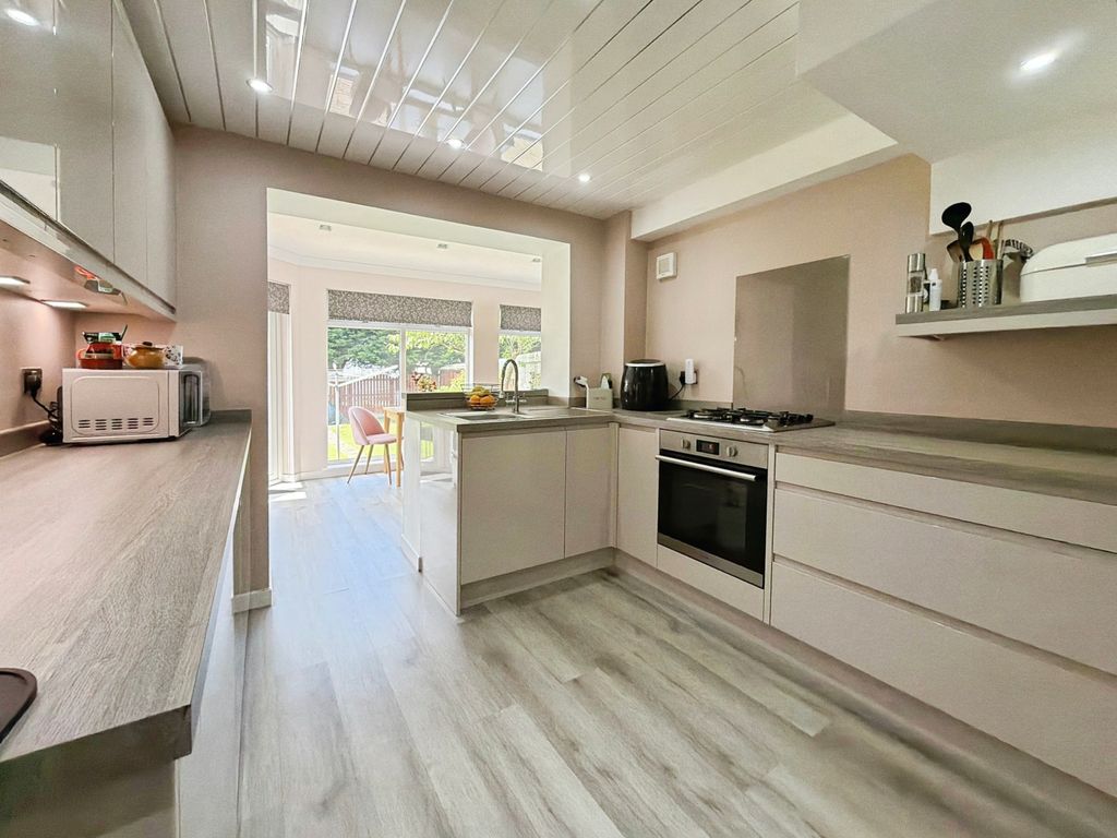 Property photo 2 of 23 Kitchen