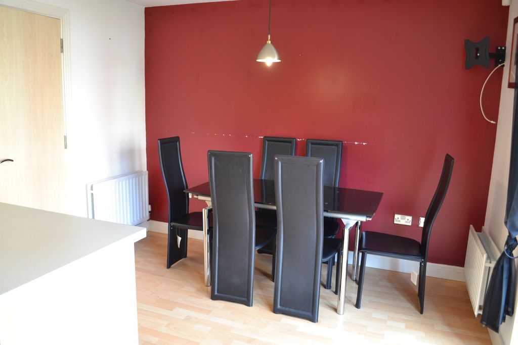 Property photo 2 of 10 Dining