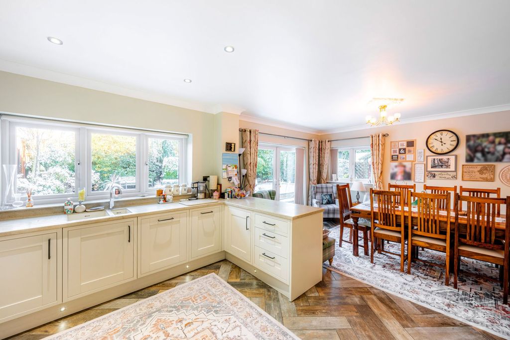 Property photo 2 of 31