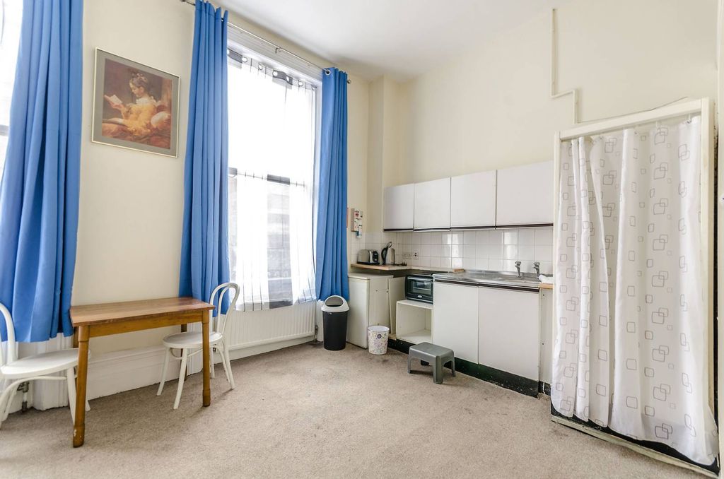 Property photo 3 of 4