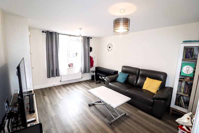 Property photo 2 of 12 Lounge