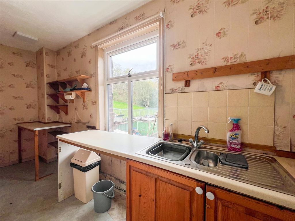 Property photo 3 of 15 Kitchen