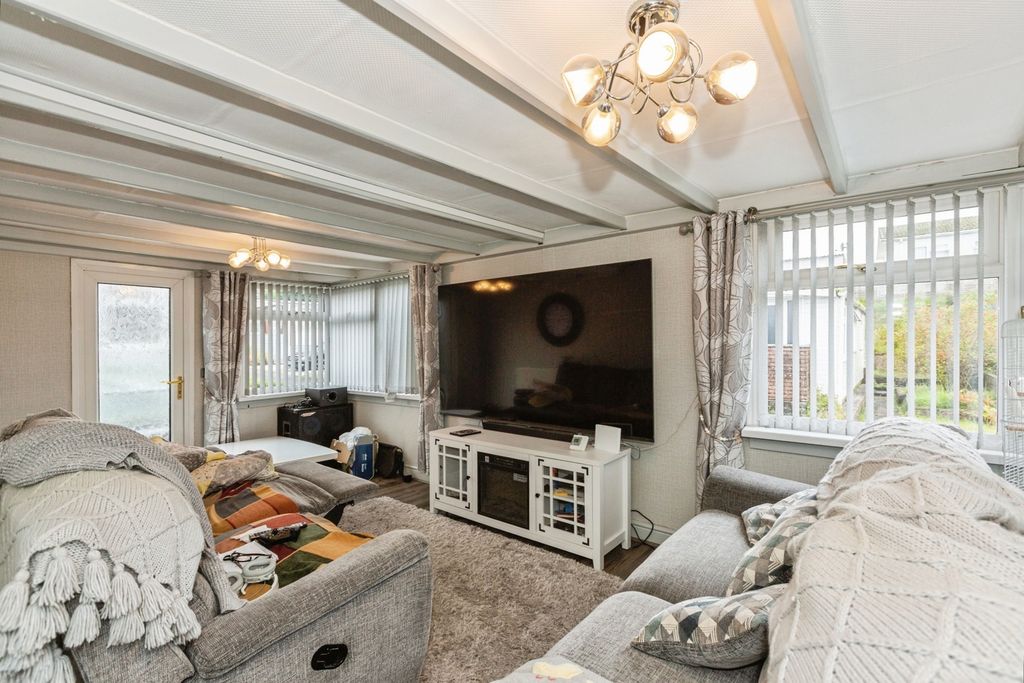 Property photo 2 of 17 Photo