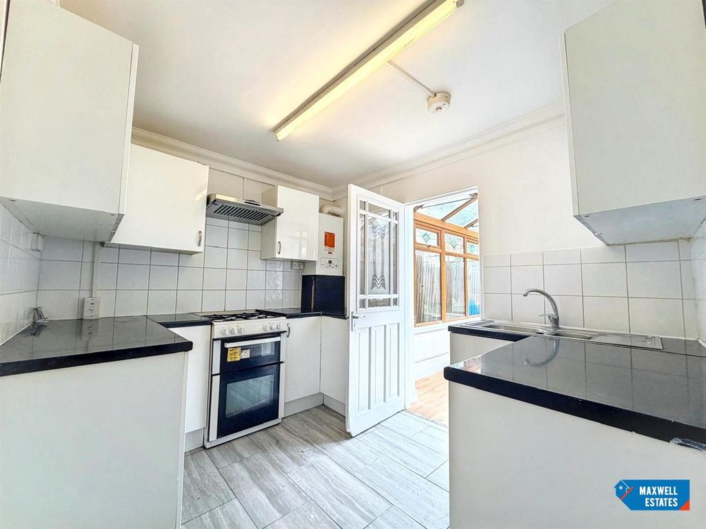 Property photo 3 of 15 Milling Rd 5.Jpg