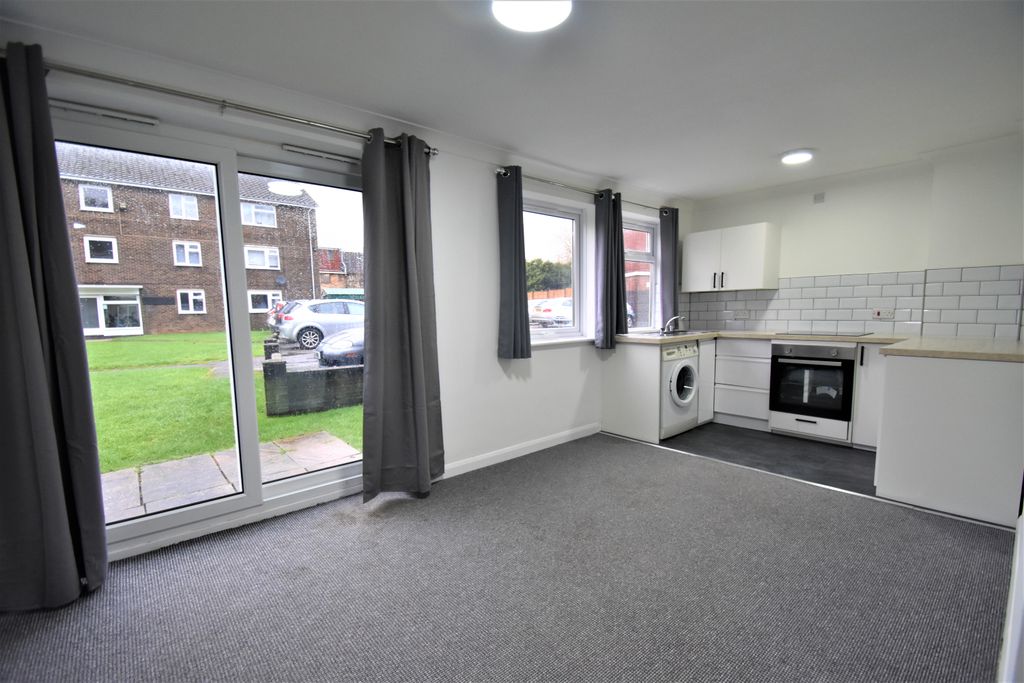 Property photo 3 of 8 Photo 04