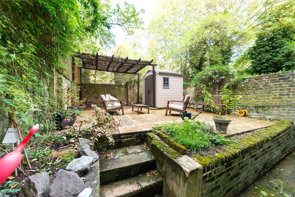 Property photo 2 of 8 Picture No. 24
