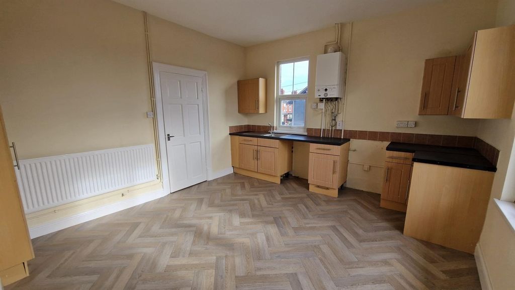 Property photo 3 of 11 Kitchen/Diner