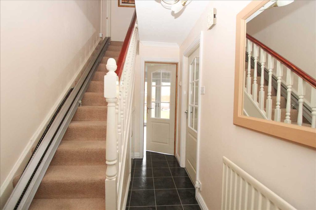 Property photo 2 of 15 Entrance Hall