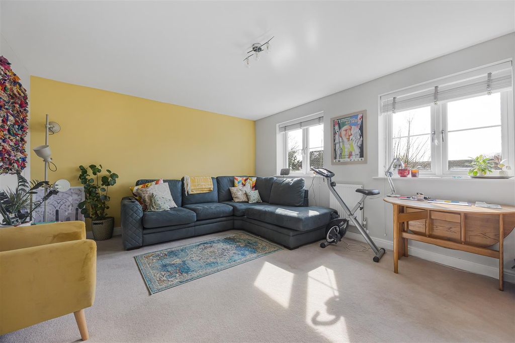 Property photo 3 of 16 10_76310.Jpg