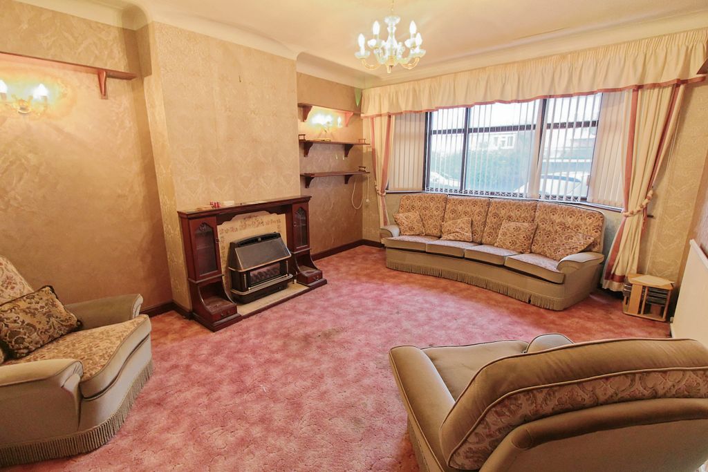 Property photo 2 of 17 Lounge