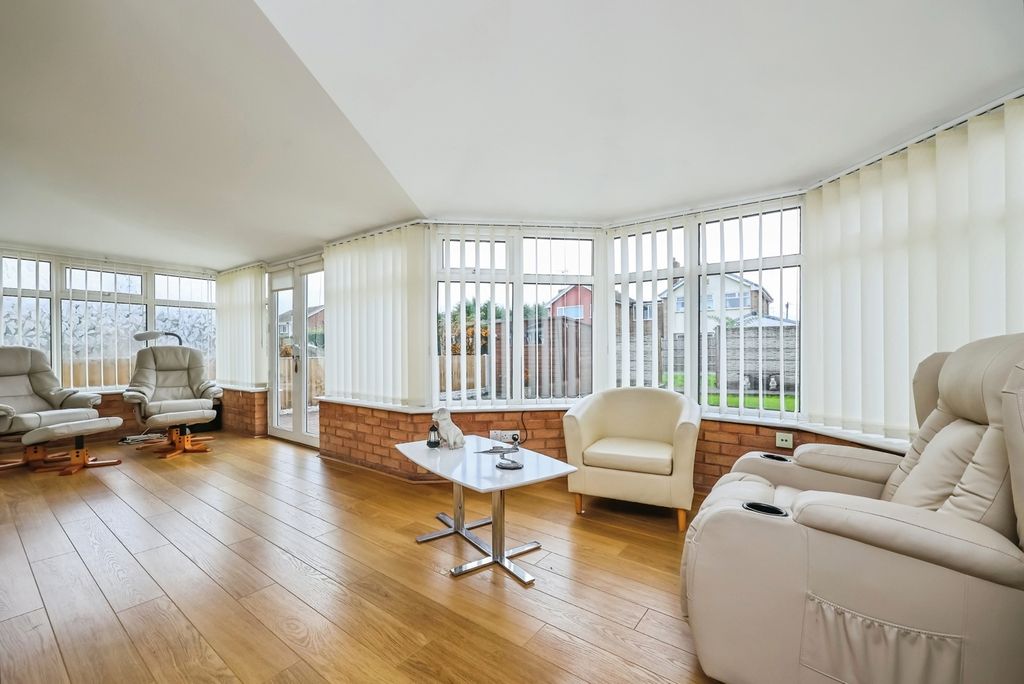 Property photo 2 of 19 Photo