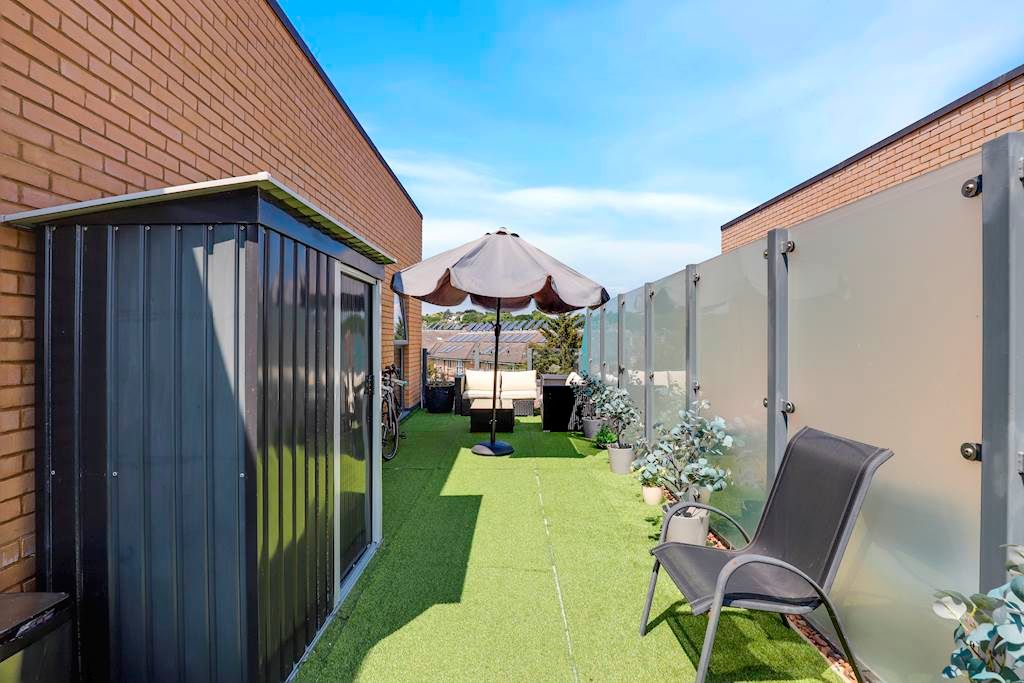 Property photo 3 of 13 11-c397Jhhgll - 143 Lambourne House - 31-Small