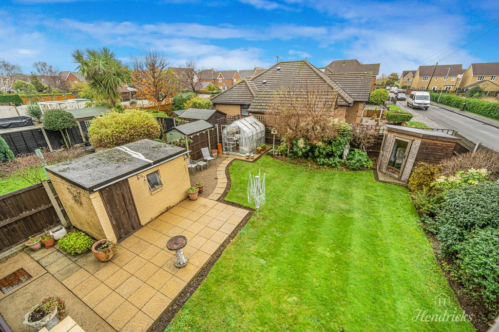 Property photo 3 of 32