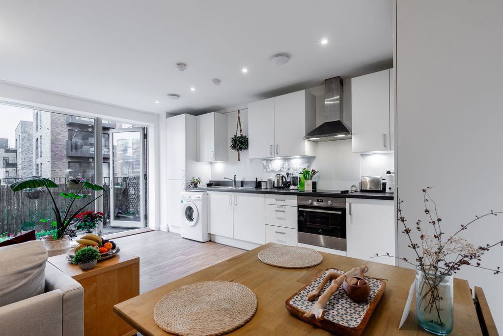 Property photo 2 of 12 9