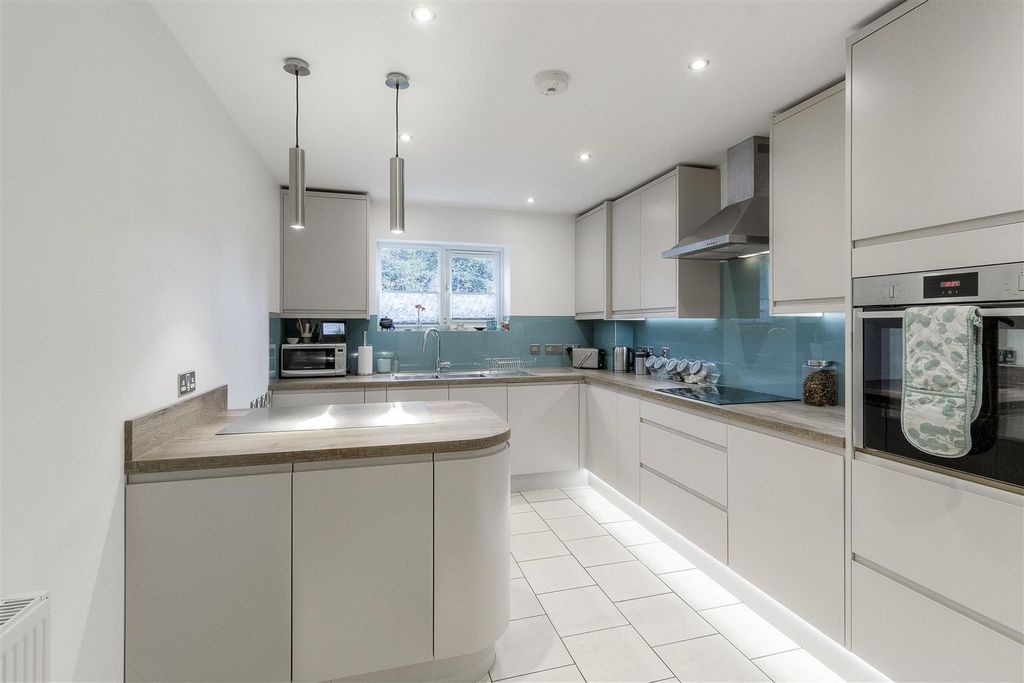 Property photo 1 of 15 Kitchen/Breakfast Room