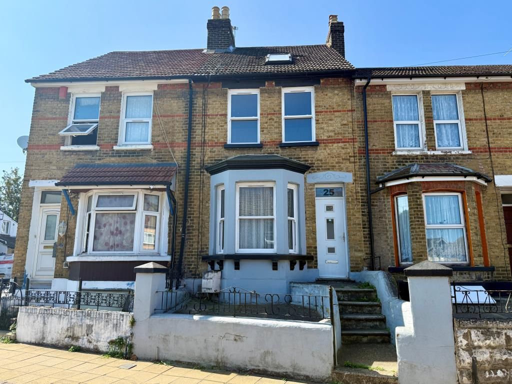 Property photo 1 of 10 Four Bedroom Mid-Terraced House