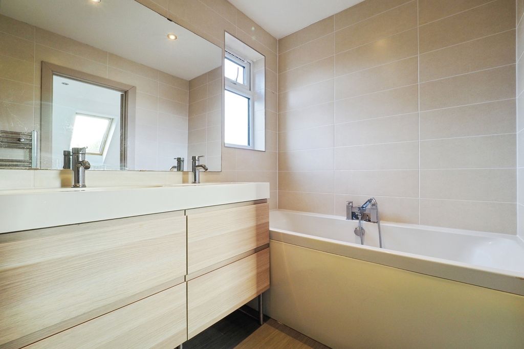 Property photo 3 of 22 En-Suite