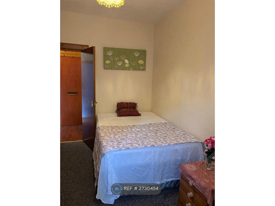 Property photo 2 of 7 Bedroom 1