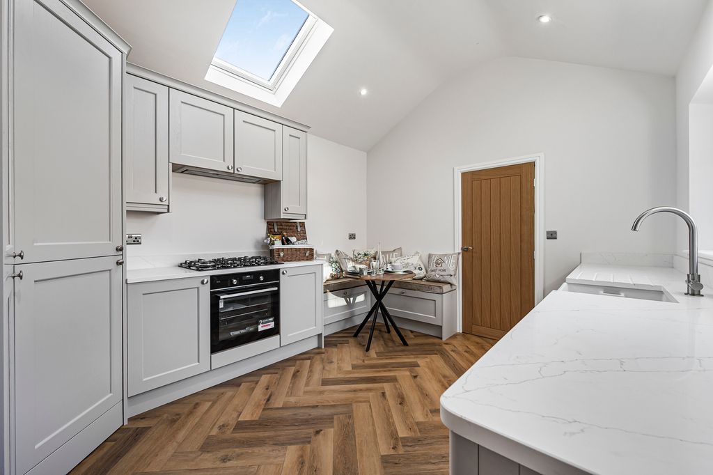 Property photo 2 of 18 Kitchen