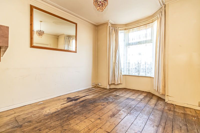 Property photo 2 of 14 .