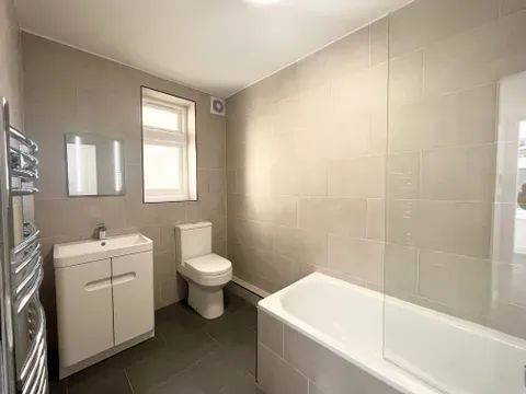 Property photo 3 of 4