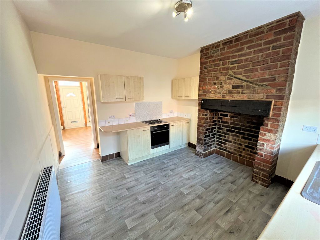 Property photo 3 of 9 Kitchen