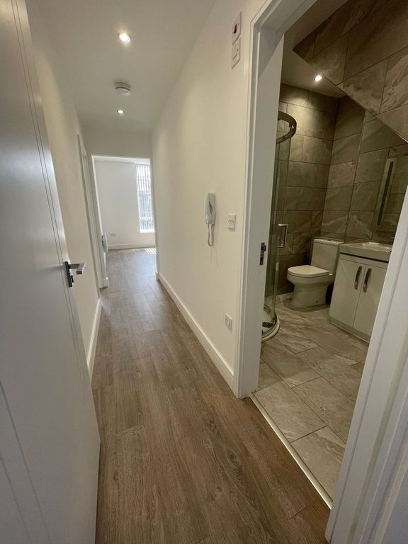Property photo 3 of 7 Hallway