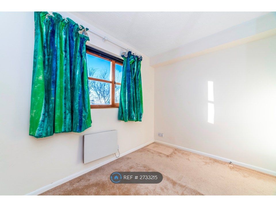 Property photo 1 of 8 Double Bedroom