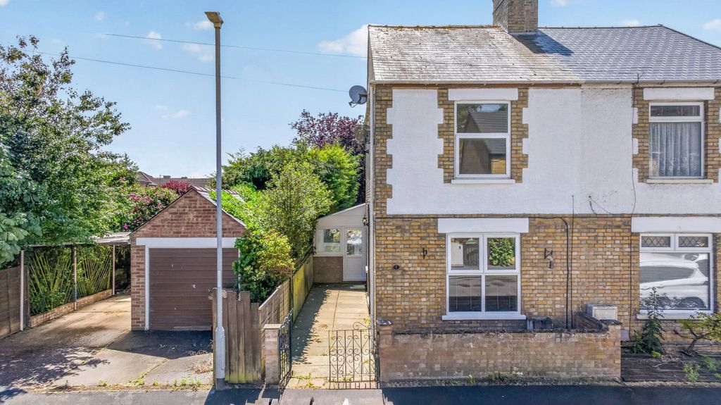Property photo 2 of 33