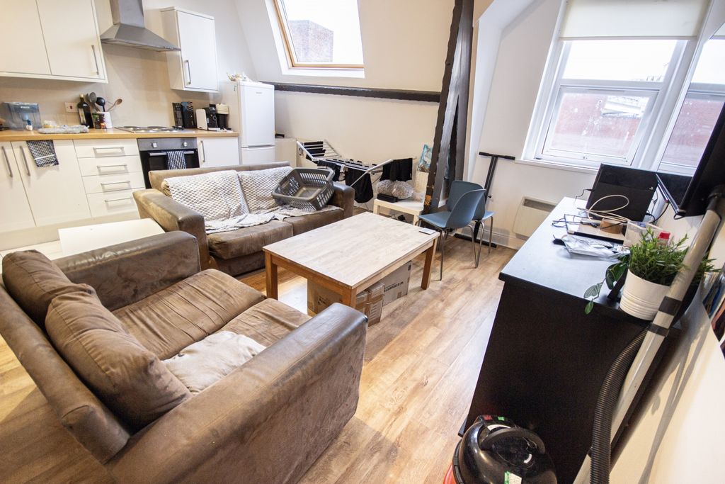 Property photo 3 of 11 4