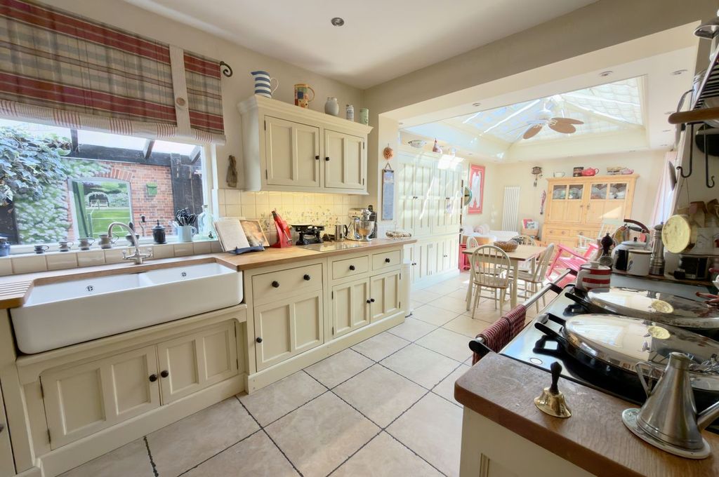 Property photo 2 of 26
