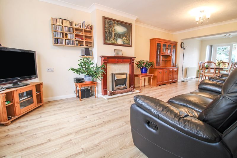 Property photo 3 of 18 Lounge