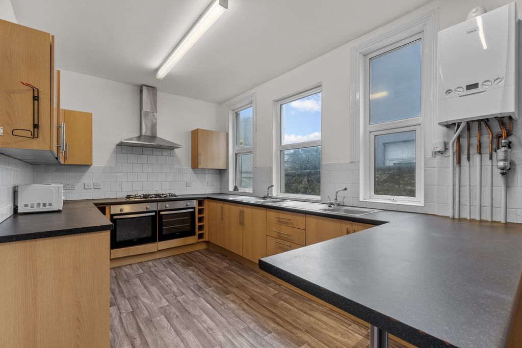 Property photo 3 of 9 0001