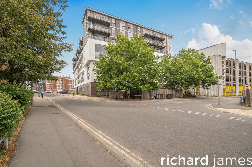 Property photo 1 of 8 B74231A96B774A16A7370246A8A2c37B
