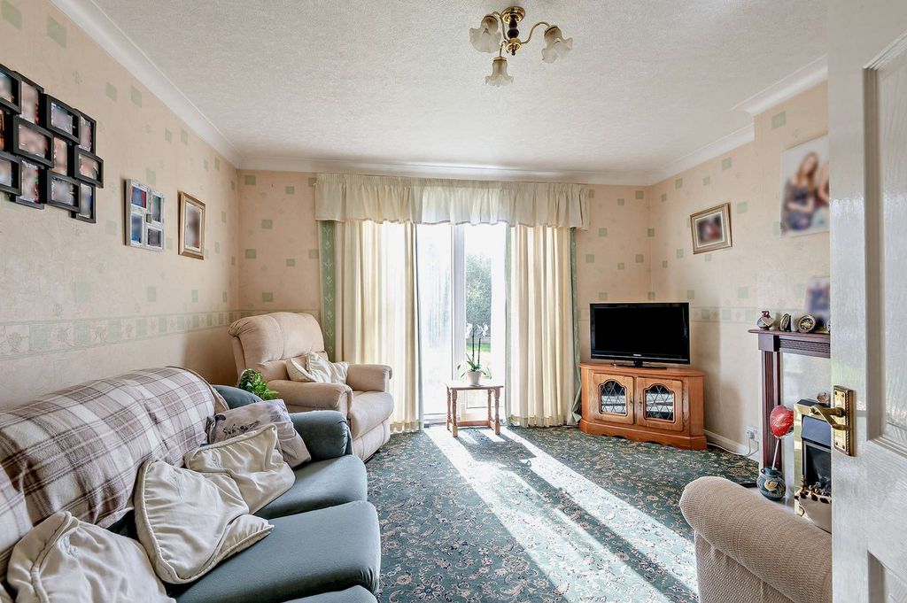 Property photo 2 of 25