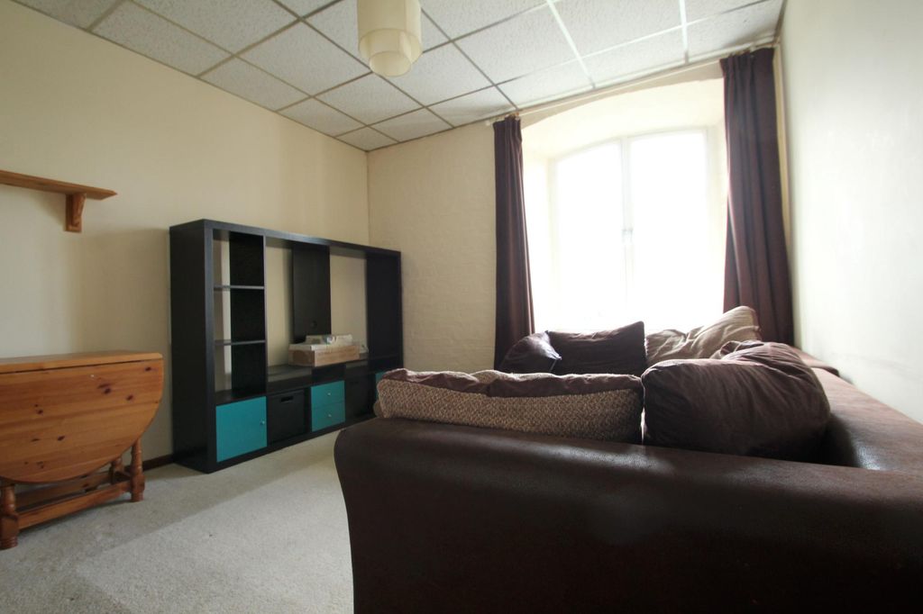 Property photo 3 of 7 Lounge